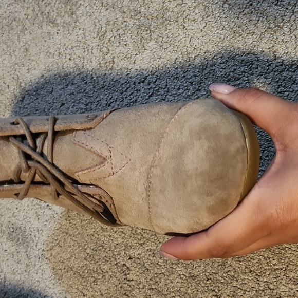 Tom's khaki platform booties size 7.5 - Picture 13 of 17